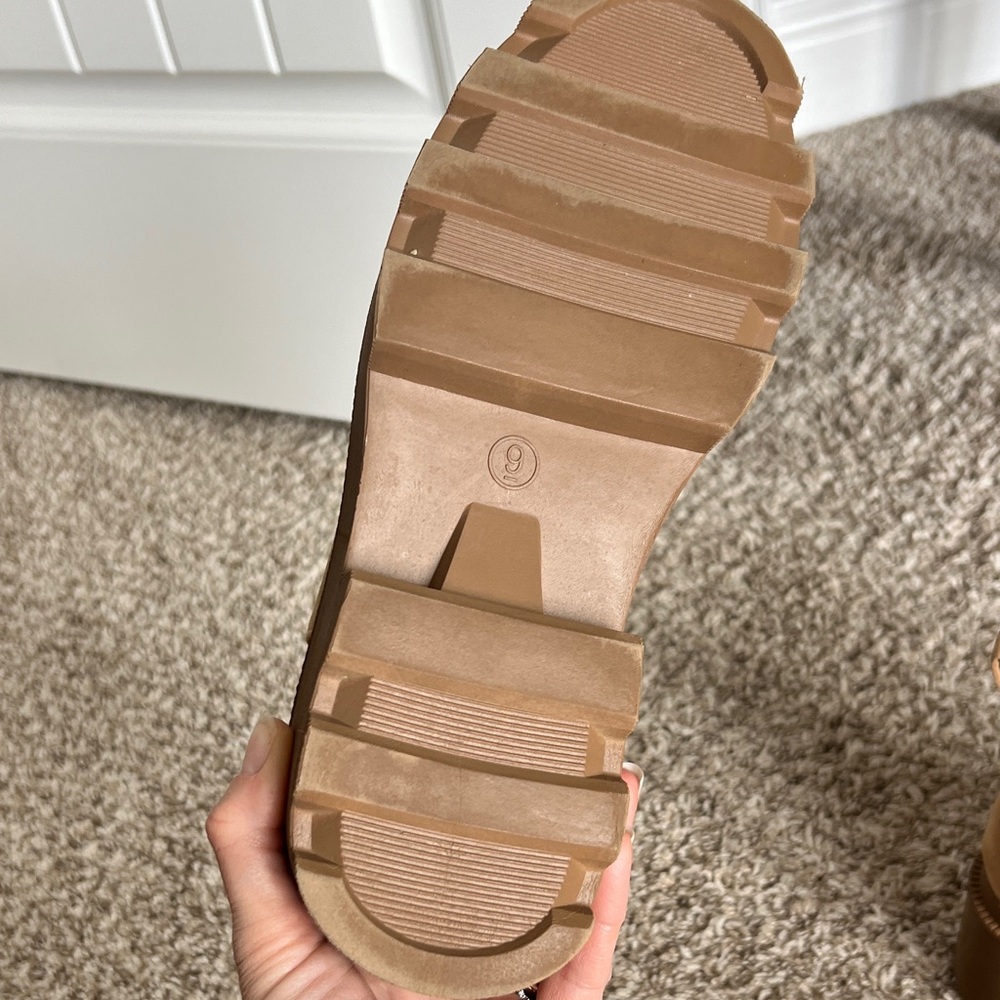 Universal Thread Wedge Tan Suede Boots with Sherpa lining Size 9 - Picture 8 of 9